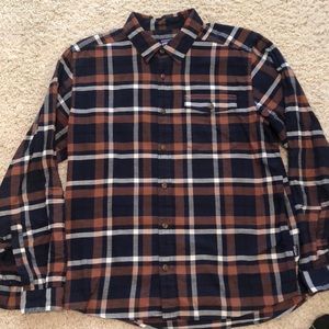 Men’s Patagonia plaid button down shirt.